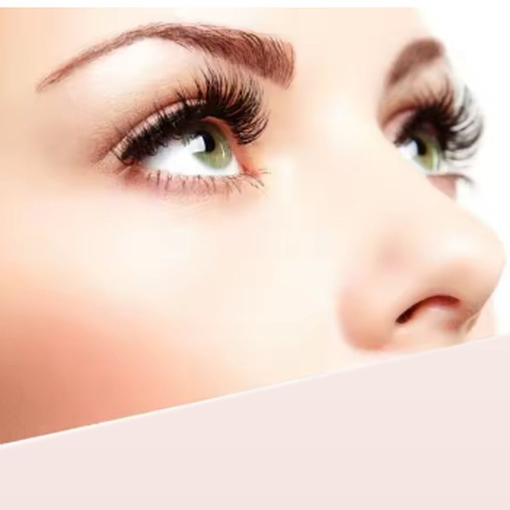 Lifted, curled lashes with the CurlMuse heated lash curler